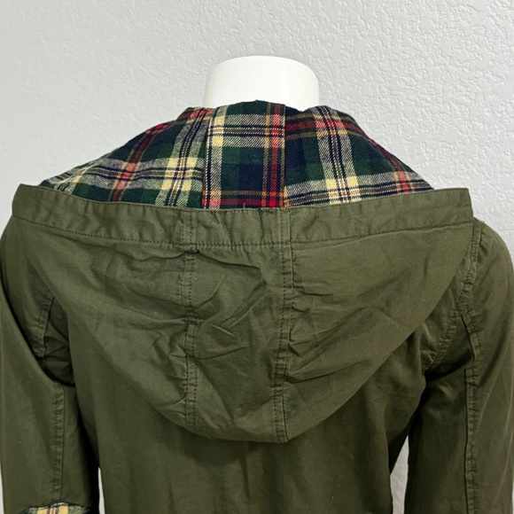Lightweight Vintage Jacket with Plaid Accents - Picture 9 of 13